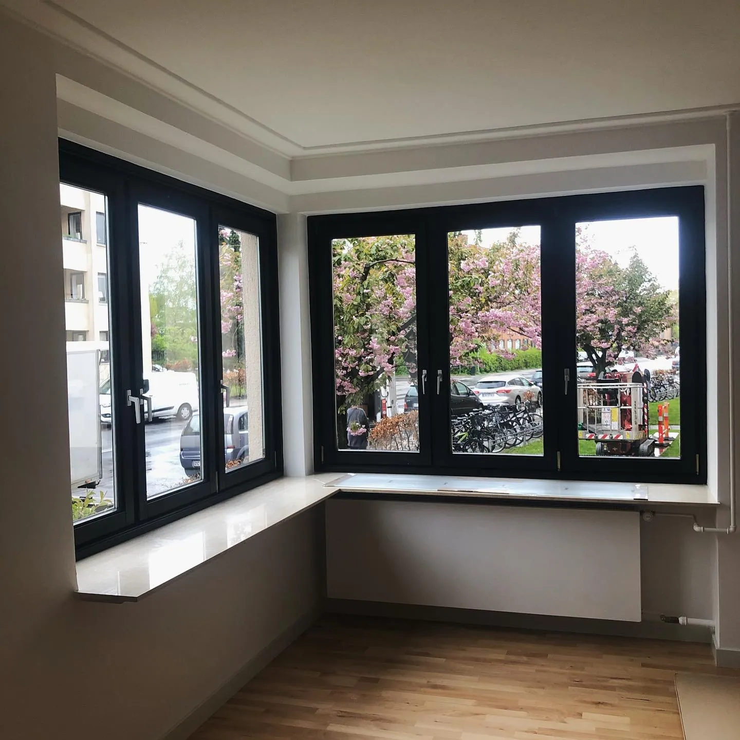 Renoveret københavnerlejlighed med nyt gulv og stuk i loftet